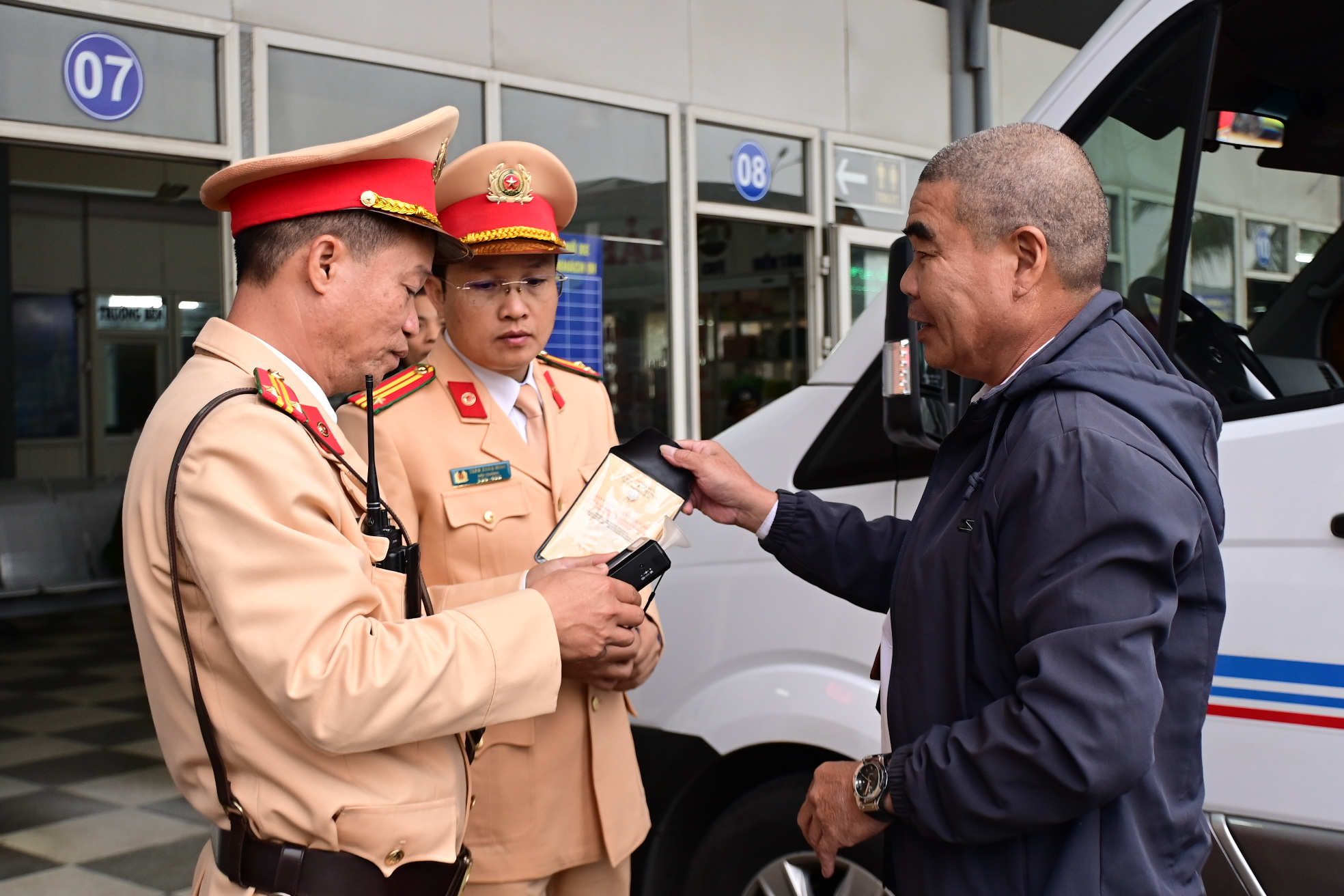 Thực hiện việc trừ điểm giấy phép lái xe từ 01/01/2025